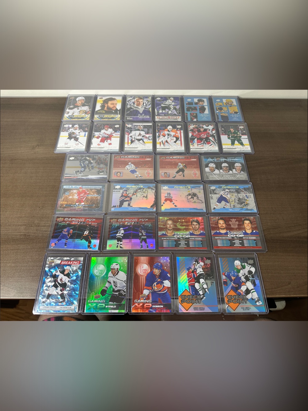Assorted Multicolor Hockey Card Collection - Trading Cards Lot